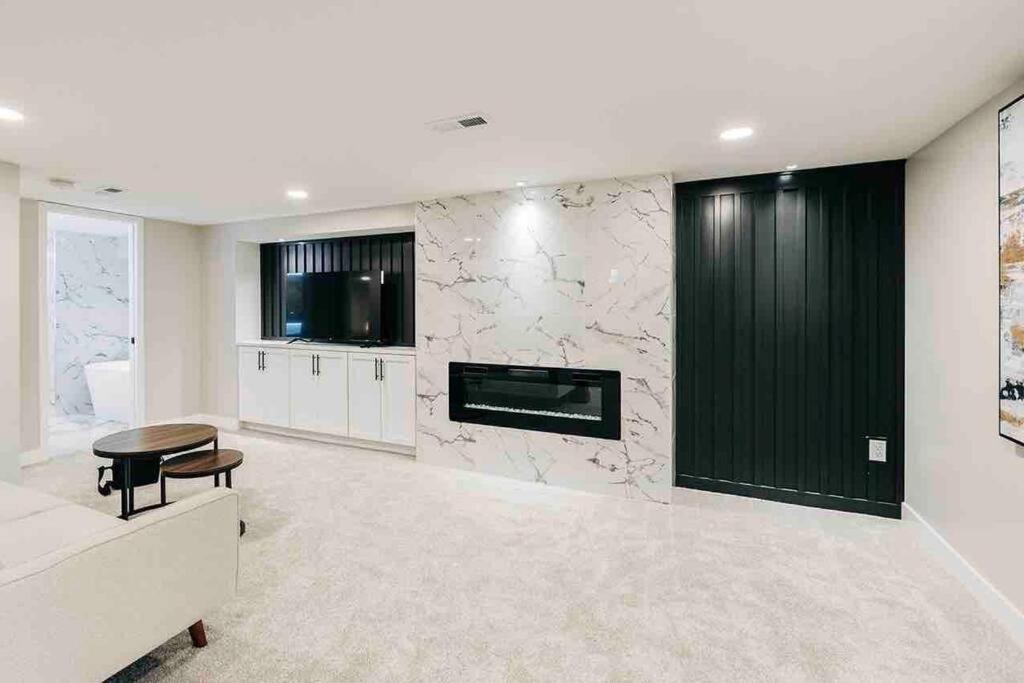 Beautiful Luxury Home Freshly Renovated With Big Yard, Seating & Grill Pad Cottage Grove Exterior foto